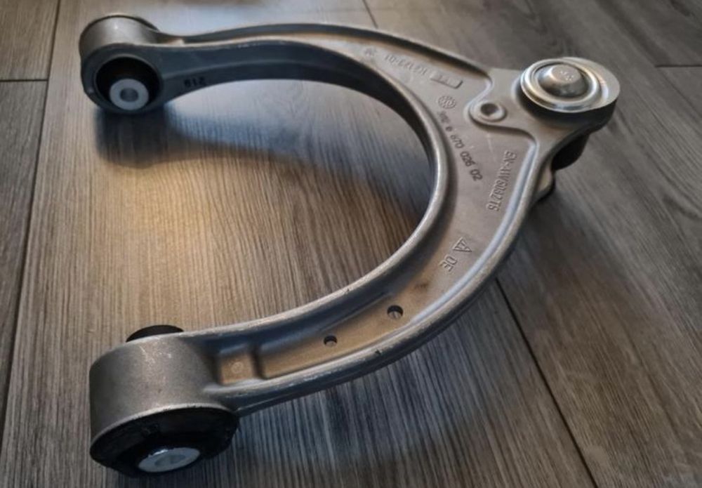 Бмв г30 носач нов оригинален