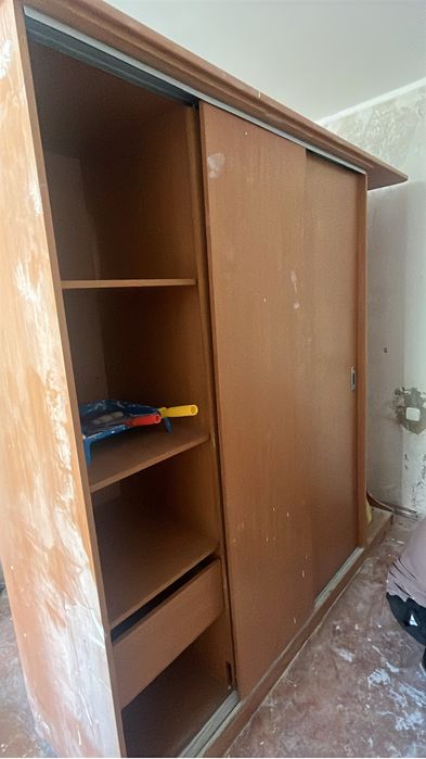 Шкаф тегін ертең бүгін алып кететін адам болса тегін