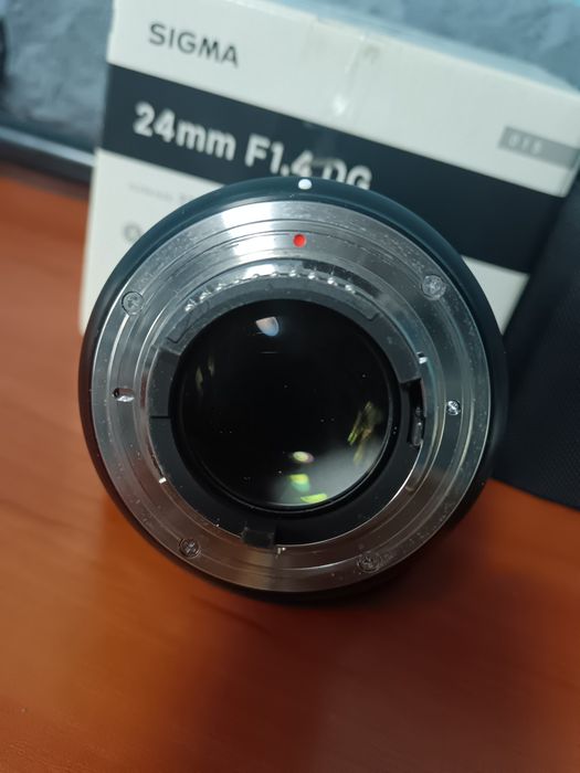 Продавам обектив Sigma 24mm f1.4 DG HSM Art за Никон