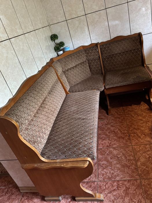 Vând masa si coltar de bucatarie