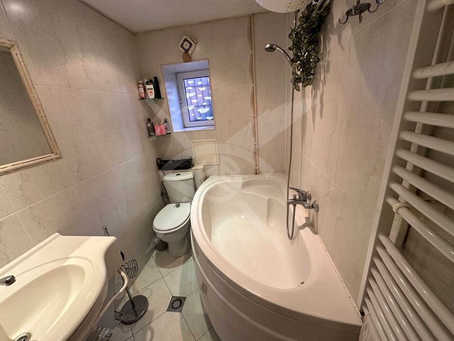 Дава се под наем Тристаен апартамент в Пловдив, Център - 70 кв.м за 700 € - Снимка #4