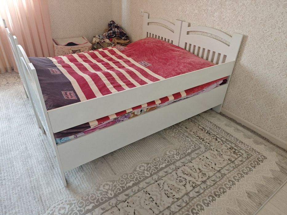 Shkaf sotiladi karvat bilan sandiq tekinga