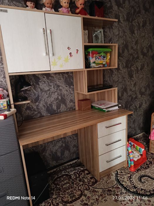 Продаётся компьютерный стол срочно. Киргили