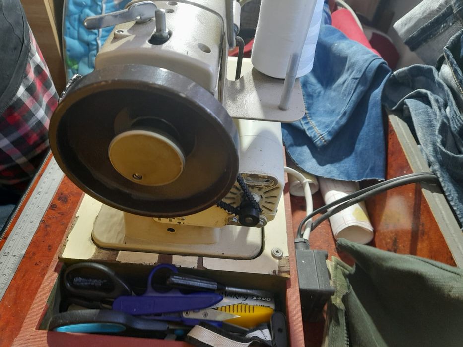 Masina de cusut liniara Brother