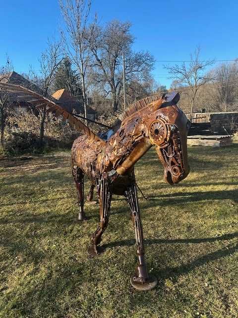 Cal Pegasus din fier vechi
