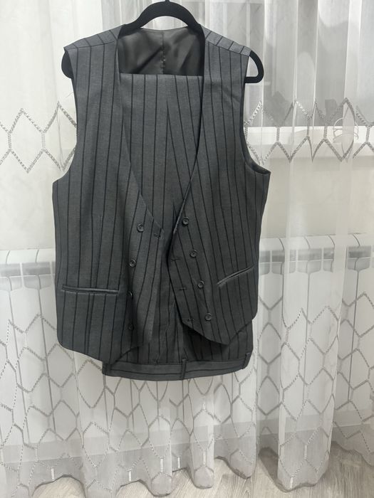 Продаются 2 КОСТЮМА