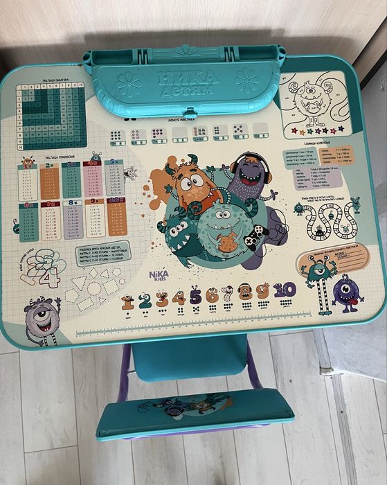 Детский стол со стулом