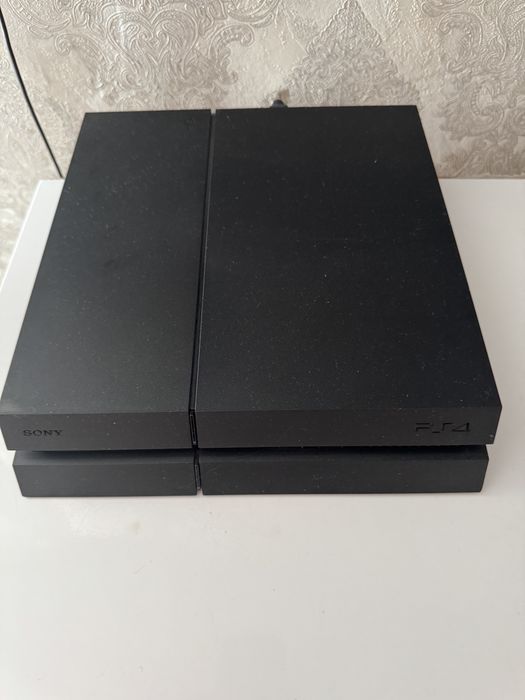 Продам ps4 в отличном состоянии