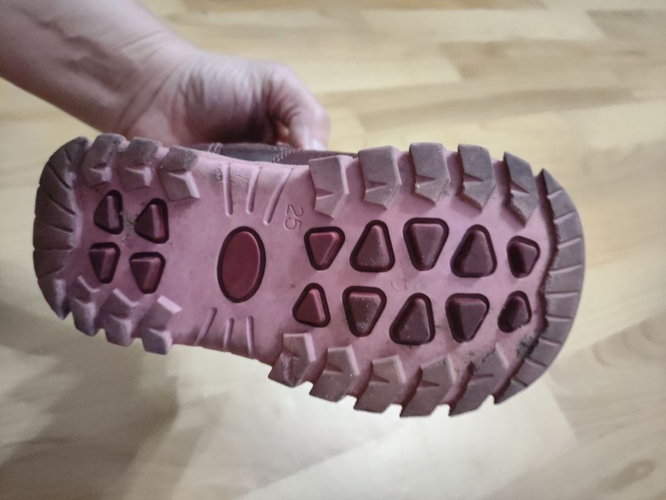 Продам детскую обувь.