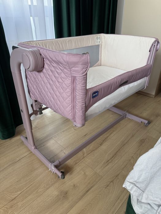 Patut atasabil pentru bebelusi Chicco roz