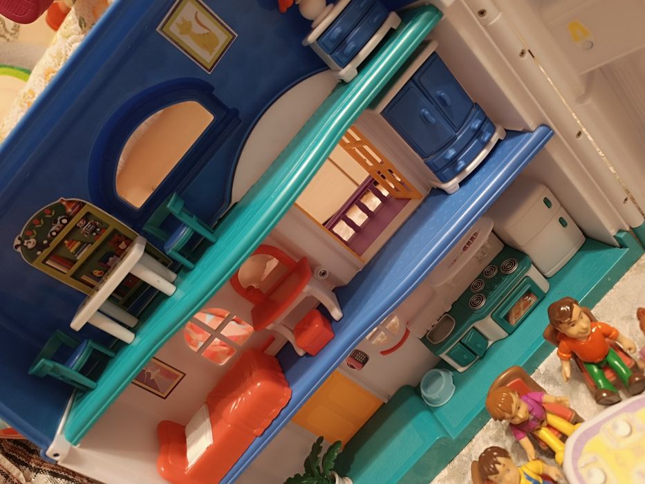 Продам кукольный домик