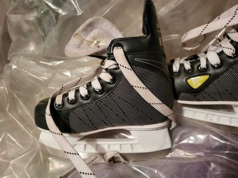 Коньки хоккейные. Размер 30