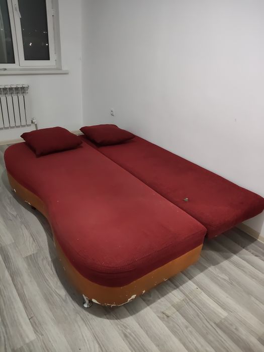 Продам диван, находится в 9 мик