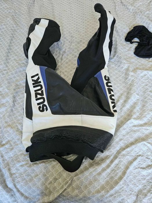 Оригинален Suzuki кожен екип