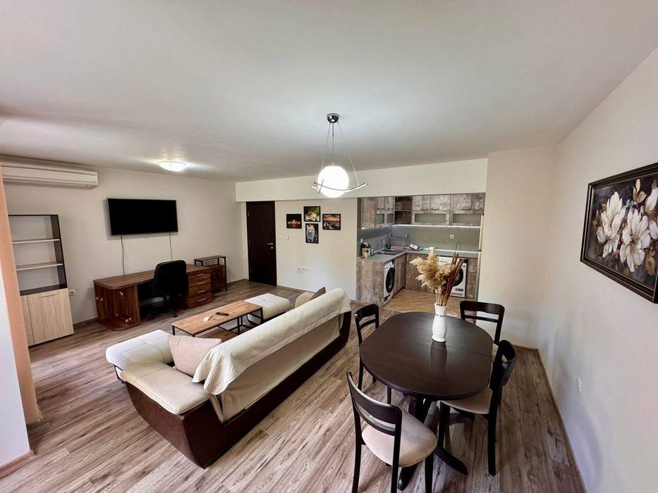 Дава се под наем Тристаен апартамент в Пловдив, Гагарин - 97 кв.м за 663 € - Снимка #1