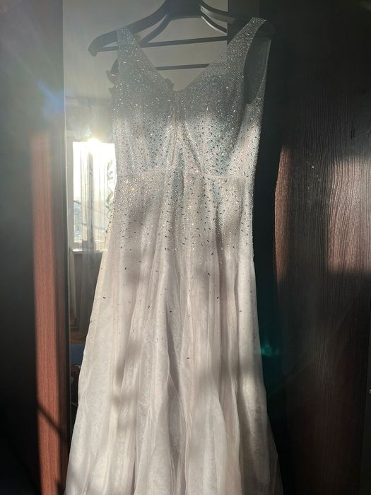 Вечернее платье со стразами Swarovski