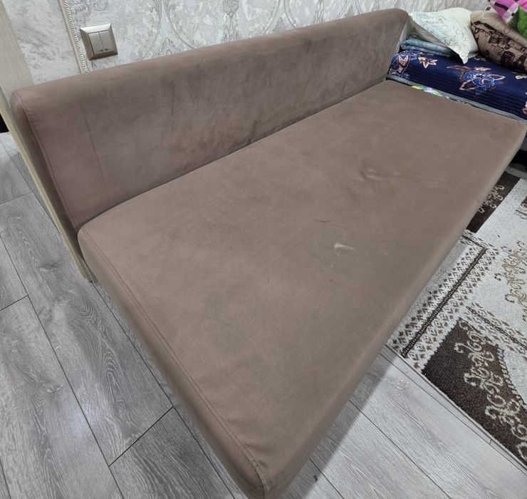 Продам недорого диван 80×200