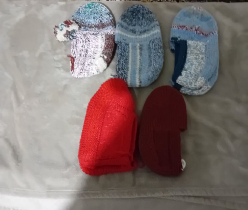 Ръчно плетени вълнени чорапи и терлици