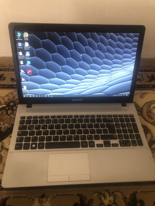 samsung noutbuk holati yaxshi narxi kelishiladi