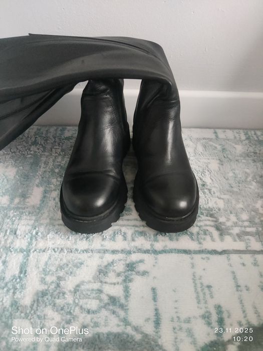 Продам женские зимние сапоги