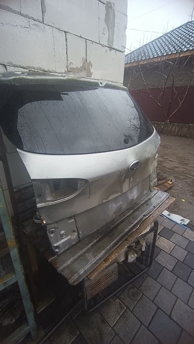 Стекло багажника