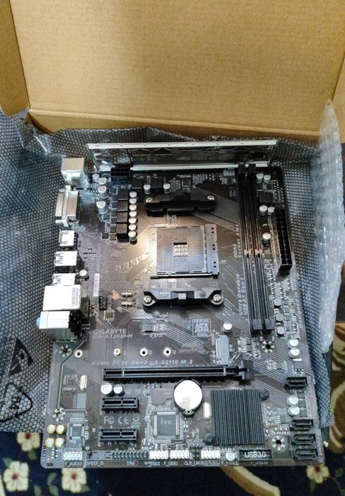 Gigabyte A320 ryzen 5 2600.  Возможен обмен,  доставка.