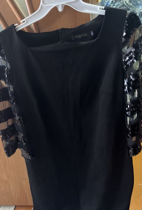 Продам платья и брючный костюм