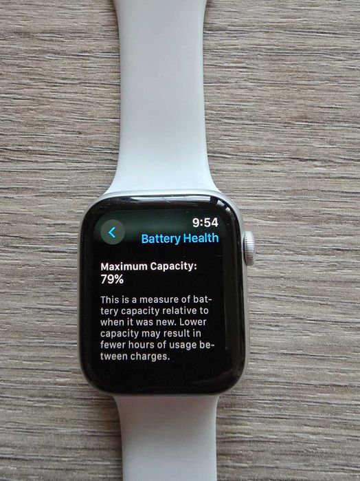 Продавам Apple Watch 5 в добро състояние