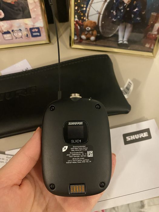 Transmițător digital UHF de buzunar din seria SLXD