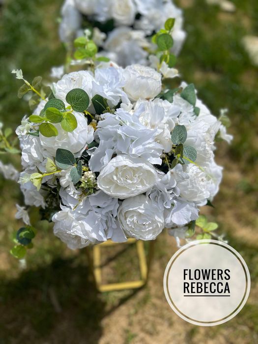 DE VÂNZARE – Aranjamente elegante pentru nuntă