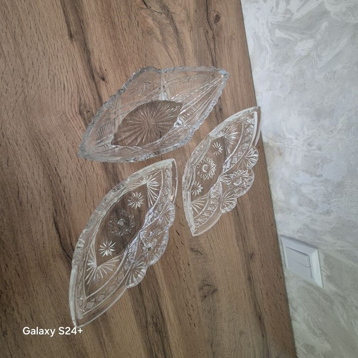 Продаётся хрустальные Вазы три штуки