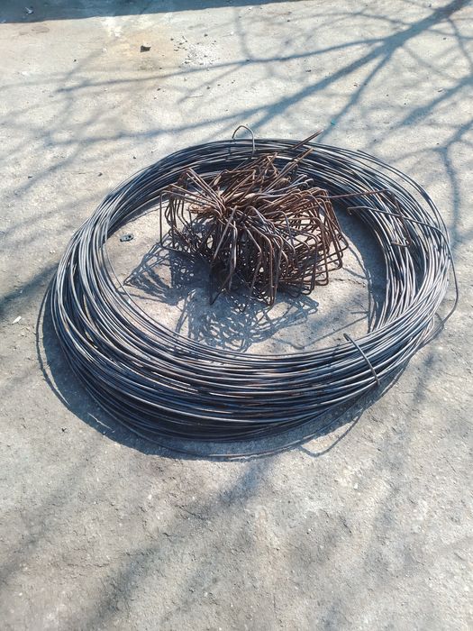 Cadru de fonta pe fași fier beton si ramenă de cusut stre foarte buna