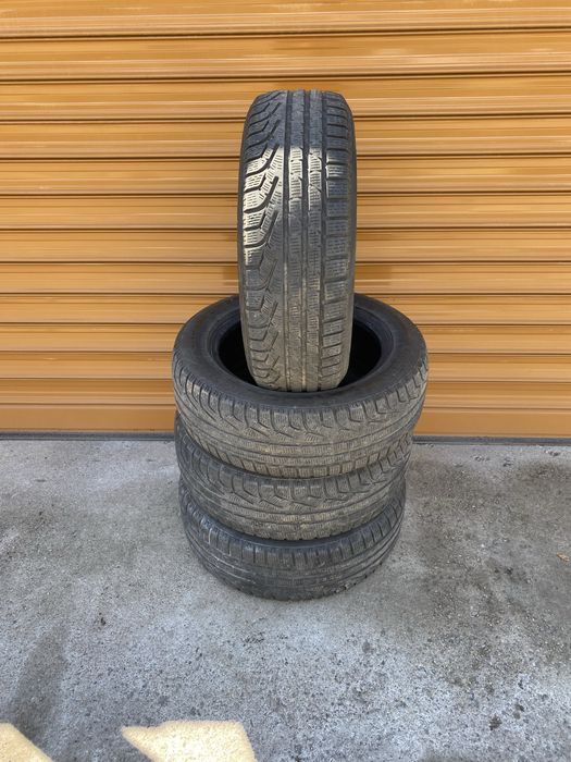 Гуми зимни 215/60/17 пирели