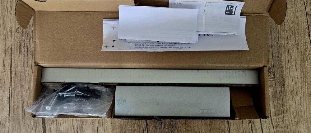 Дверной доводчик GEZE
5000 со слайдовой тягой
(скользящей шиной)