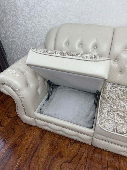 Диван угловой б/у экокожа бежевый