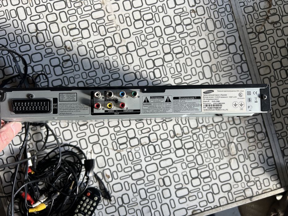 Лазерный видеопроигрыватель (DVD-плеер)