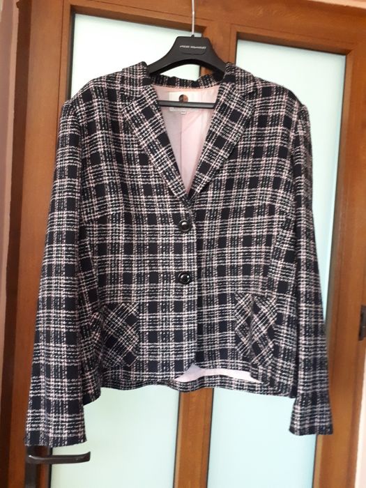 Vand sacouri dama in stare f buna