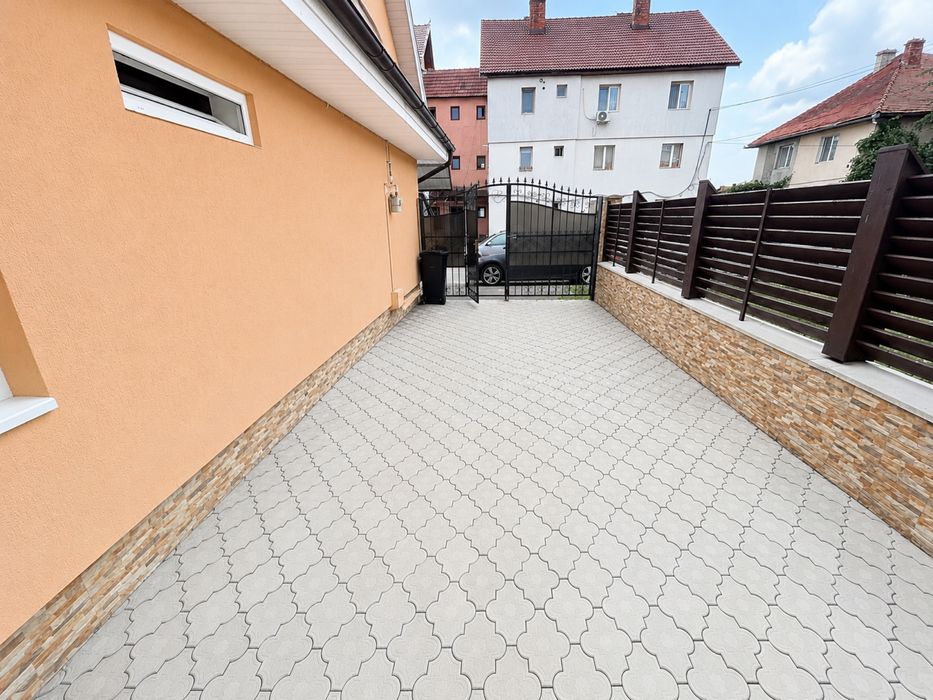 Se inchiriaza apartament la curte in sacel cartier movilei la 5 minute de brasov