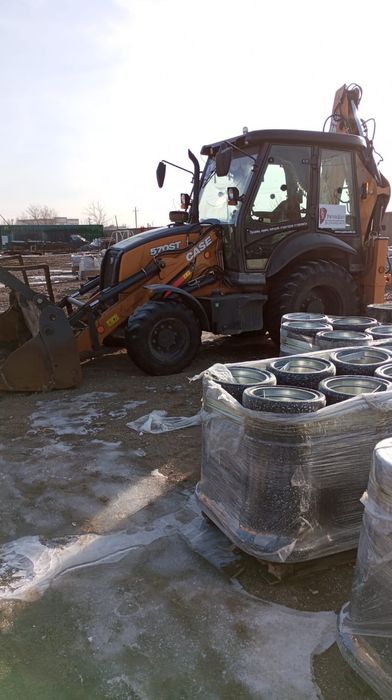 Экскаватор-погрузчик 3 в 1