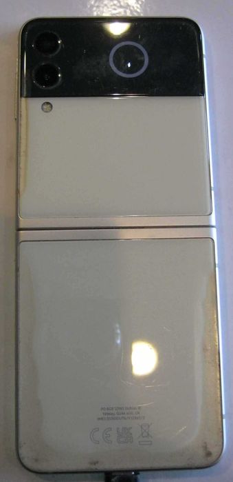 Samsung Galaxy Z Flip 4, ecran spart