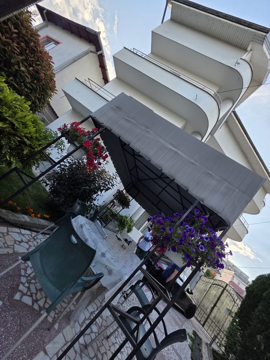 Vilă de închiriat