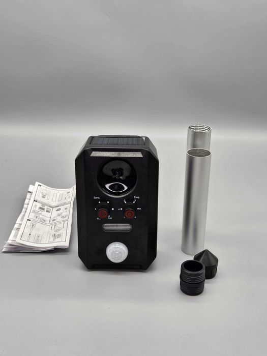 Соларен ултразвуков уред против животни с PIR сензор и LED светкавица