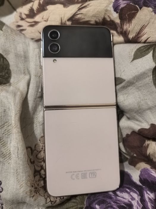 Продам/обмен телефон Samsung z flip 4