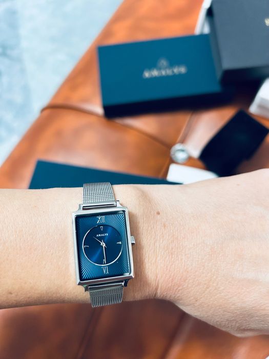 Продам часы женские наручные