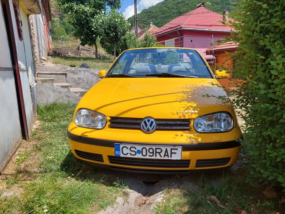 Vând VW Golf III-IV Cabriolet, fabricație 2000, motor 1.6  benzină, 2.700 euro negociabil