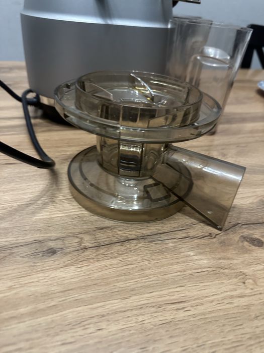 Соковыжималка в хорошем состоянии