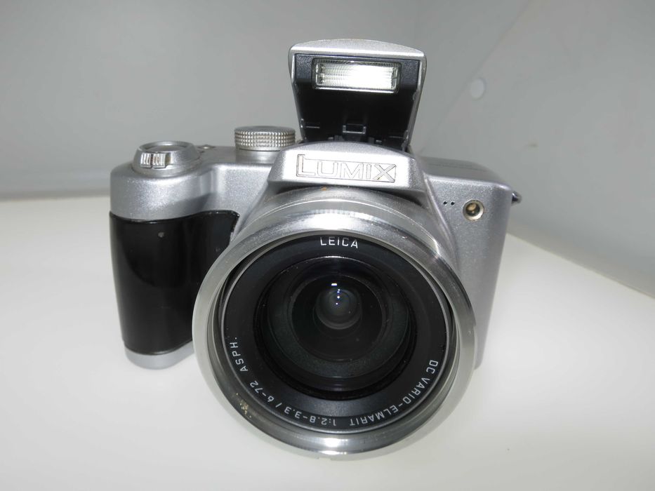 Panasonic Lumix DMC-FZ5 компактен фотоапарат с Leica ретро камера