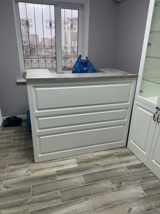 Продам витрины рецепшен