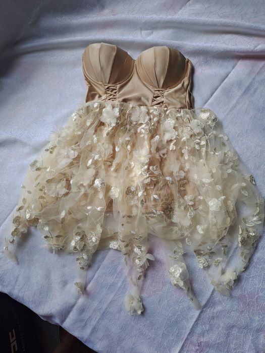 Къса рокля с бюстие