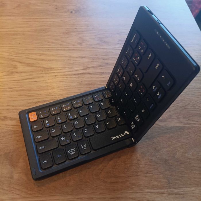 НОВА! Сгъваема Bluetooth клавиатура AZERTY, Френска подредба